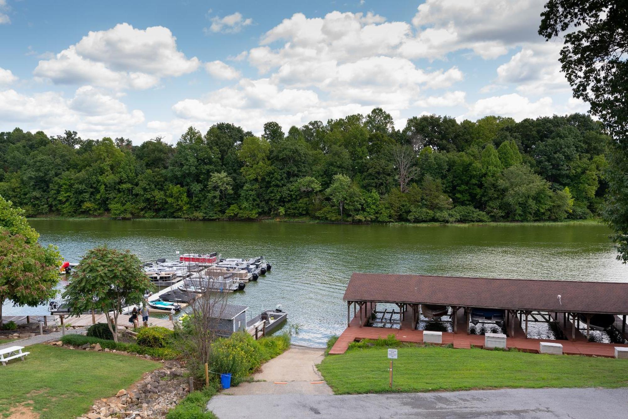 Boardwalk Hotel On Lake Anna By Kasa Mineral Kültér fotó